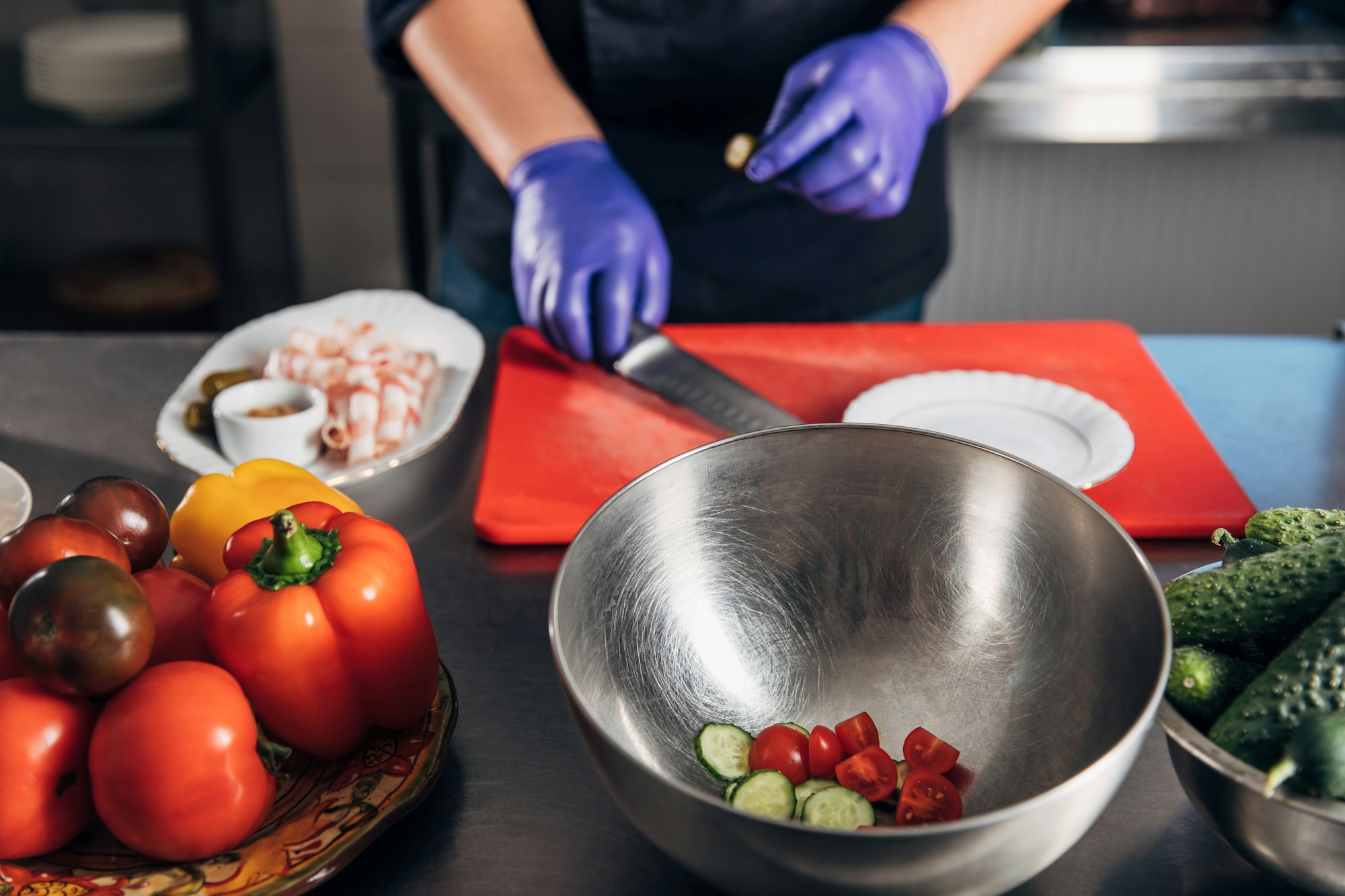 cropped shot of chef cutting vegtables at workplace in restaurant